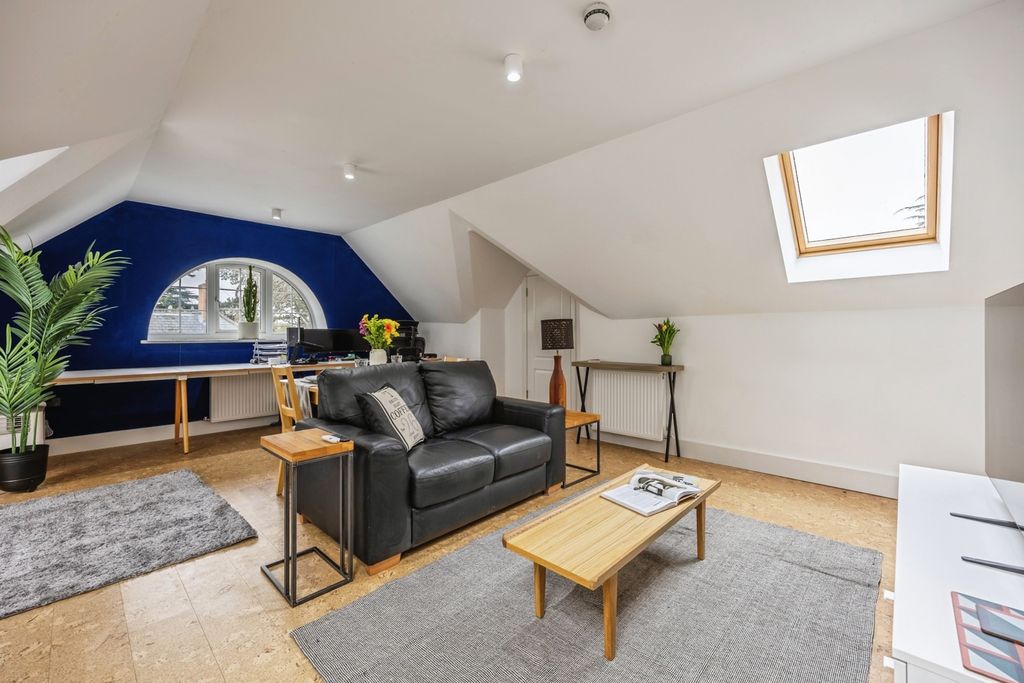 Property photo 2 of 20 Pbox-Img.Jpg