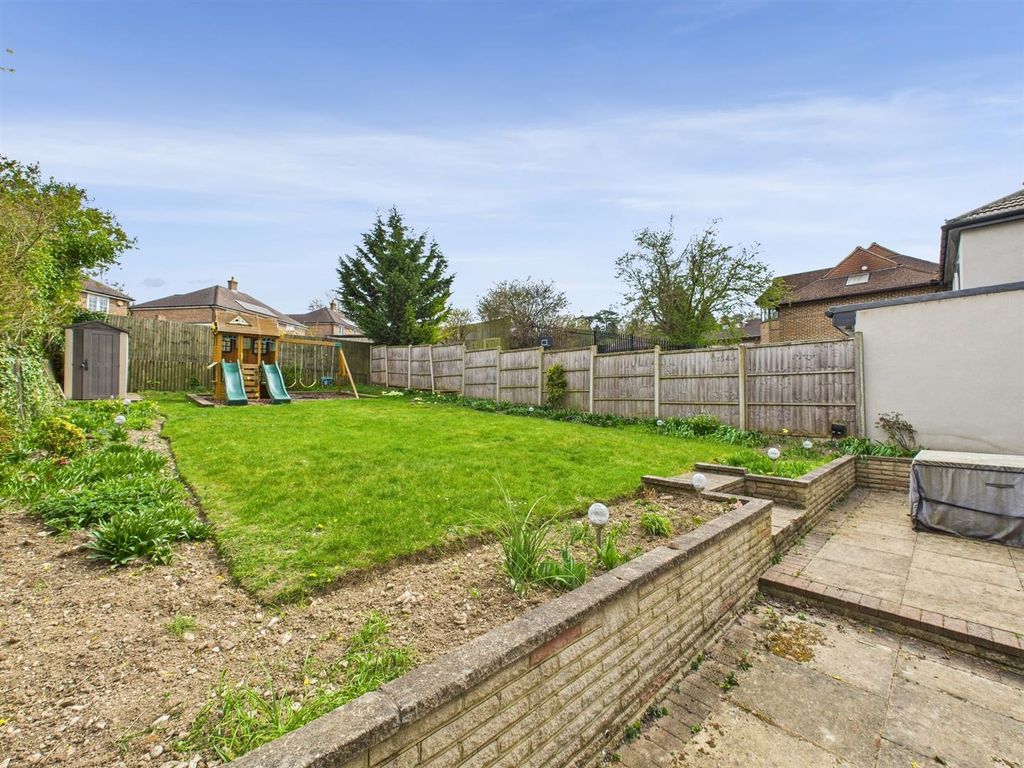 Property photo 2 of 19 Cam02885G0-Pr0351-Still029.Jpg