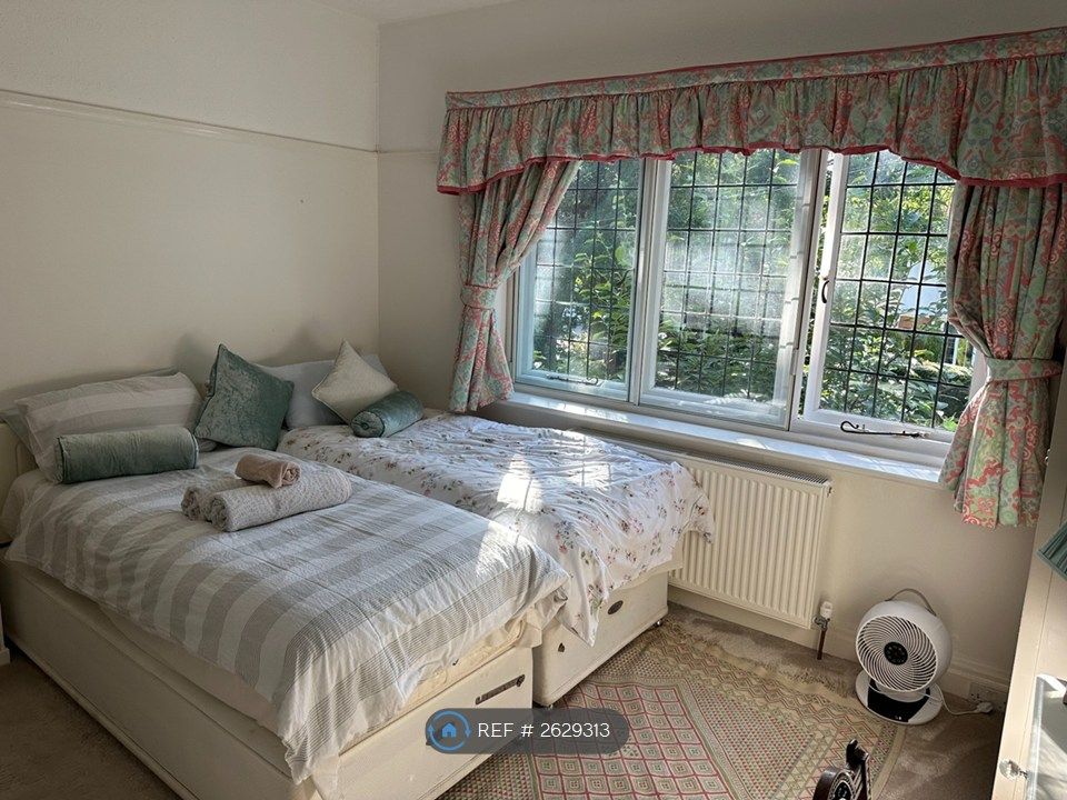 Property photo 2 of 35 1st Flr Twin/Zip&amp;Link  &amp; Private Bath/Shower &amp; Wc