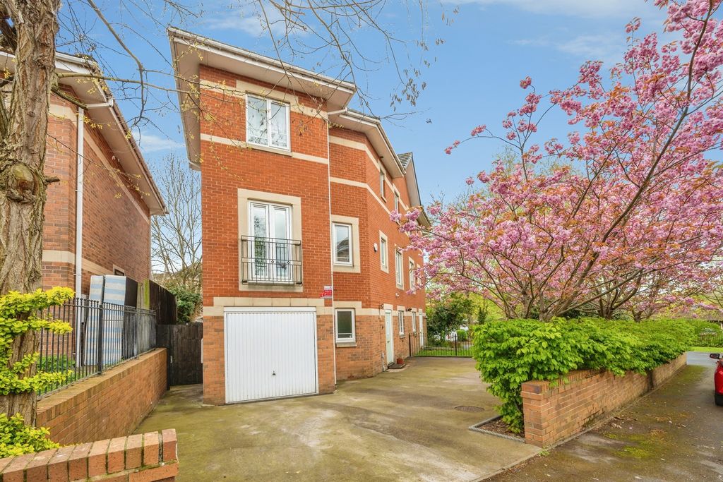 Property photo 2 of 20