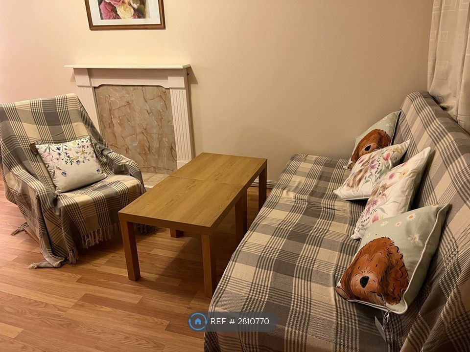 Property photo 3 of 11 Lounge