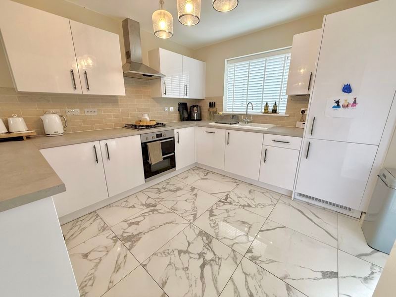 Property photo 3 of 19 Kitchen