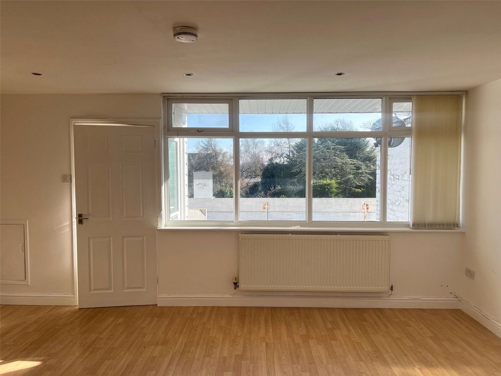 Property photo 2 of 9 Picture No. 07