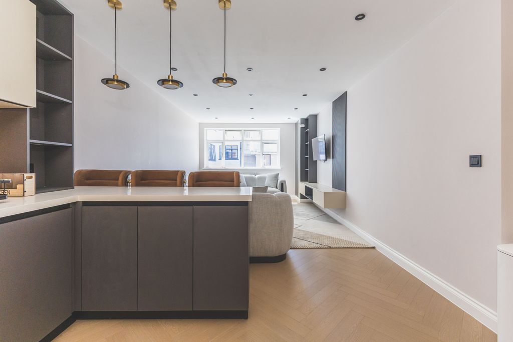 Property photo 3 of 12 6C9A5667