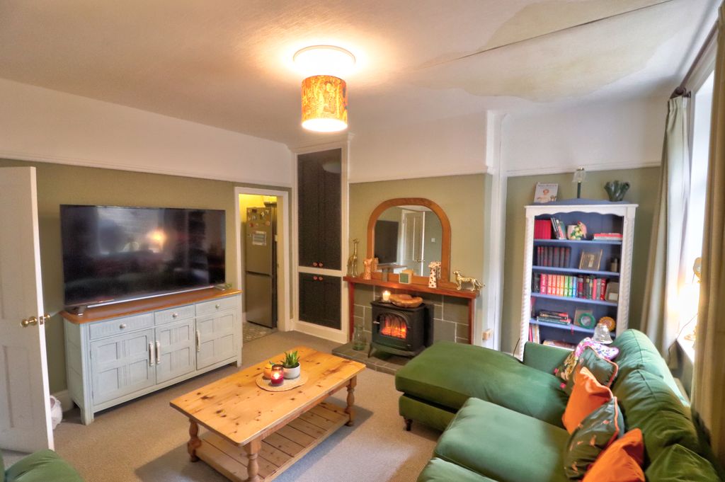 Property photo 2 of 13 Lounge