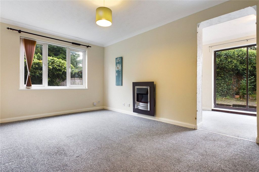Property photo 2 of 10 Living Room