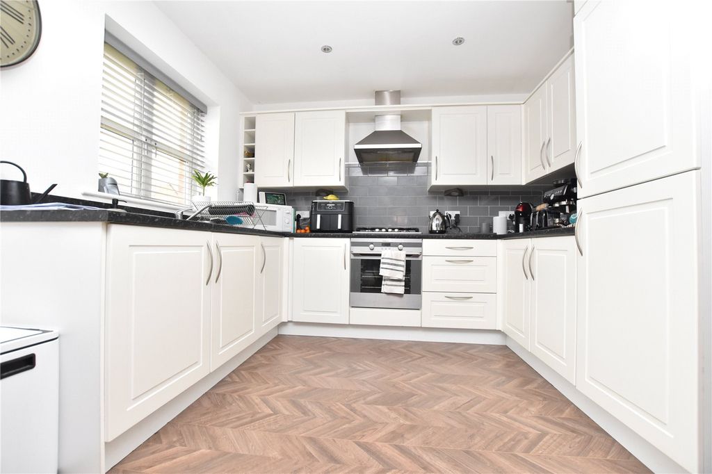 Property photo 3 of 16 Picture No. 18