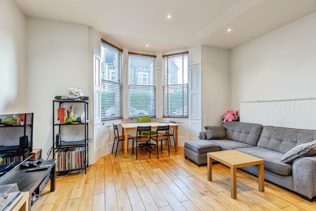 Property photo 3 of 10 Pbox-Img.Jpg