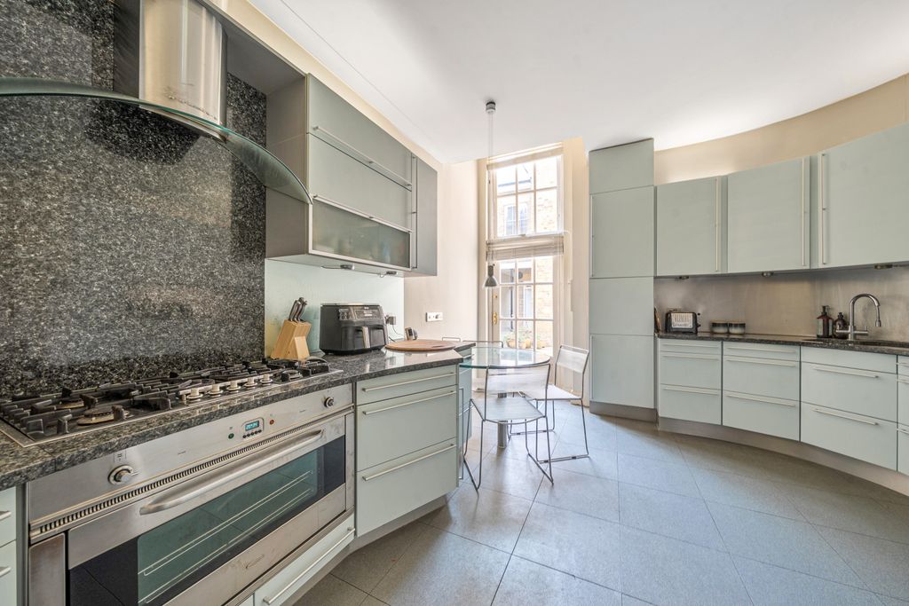 Property photo 2 of 20 Picture No. 14