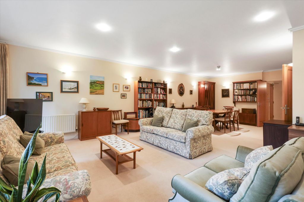 Property photo 3 of 20 Image