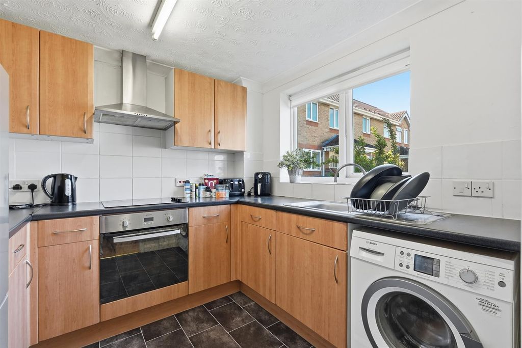 Property photo 2 of 11 Kitchen