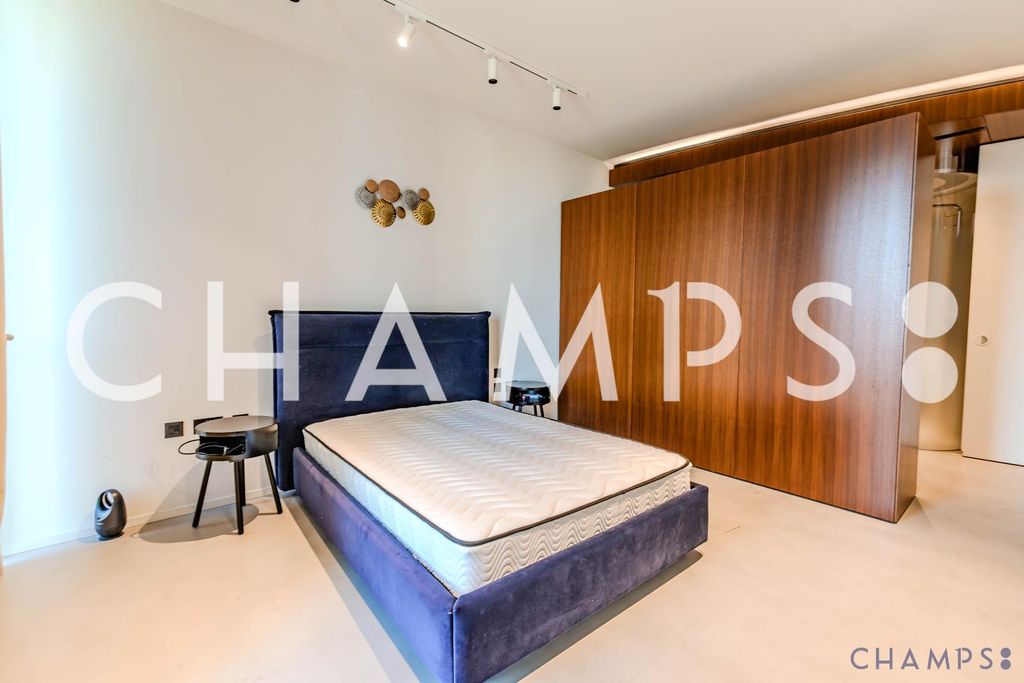 Property photo 2 of 8 054A3355