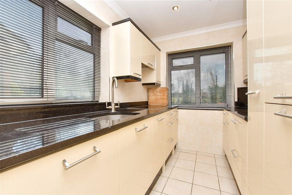 Property photo 2 of 10 Kitchen