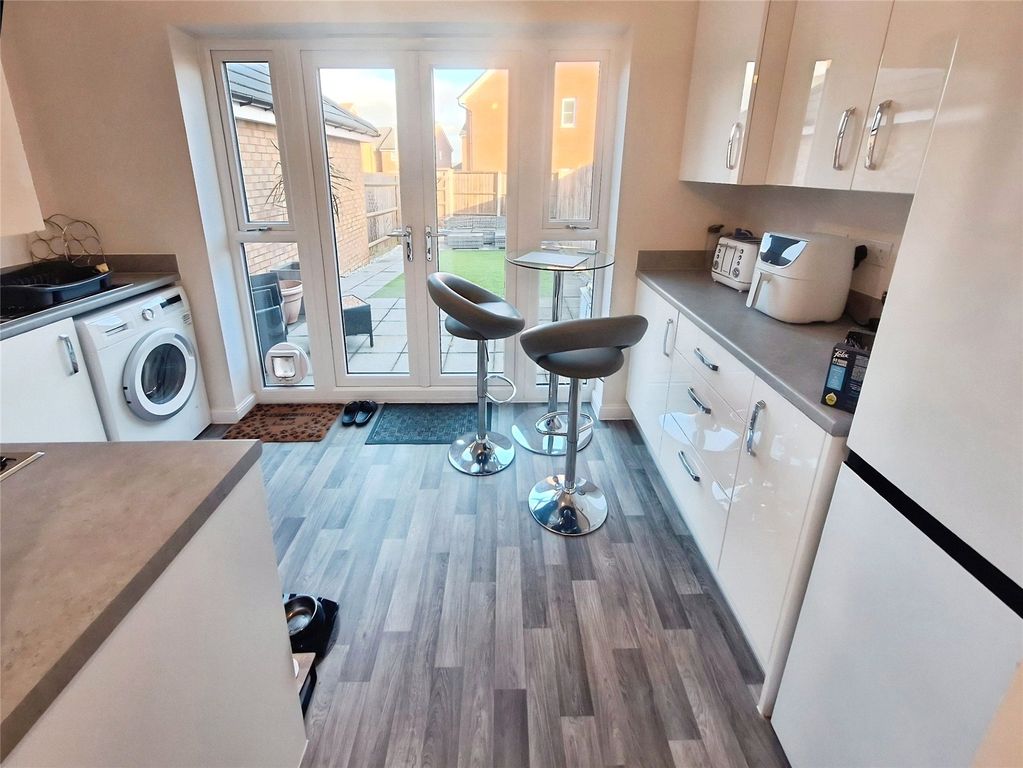 Property photo 3 of 9 Kitchen