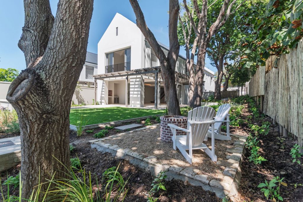 Property photo 1 of 46 Kw1718032