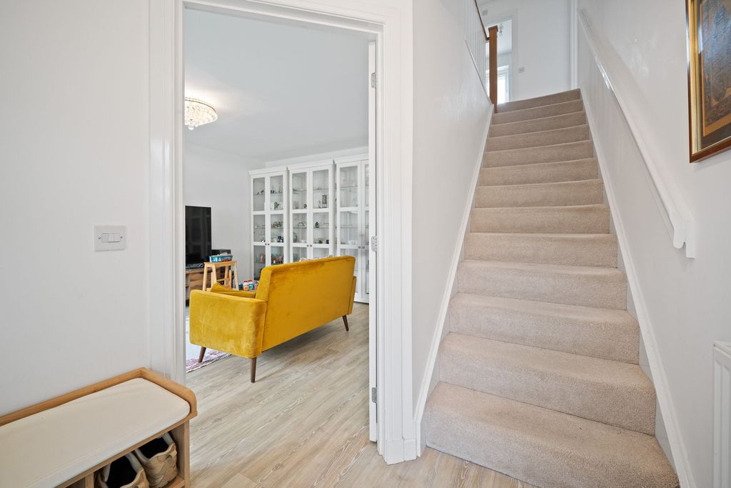 Property photo 3 of 24 Entrance Hallway