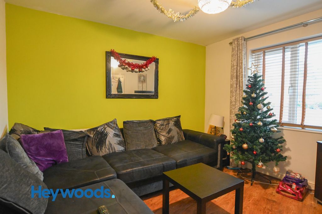 Property photo 2 of 67 Lounge