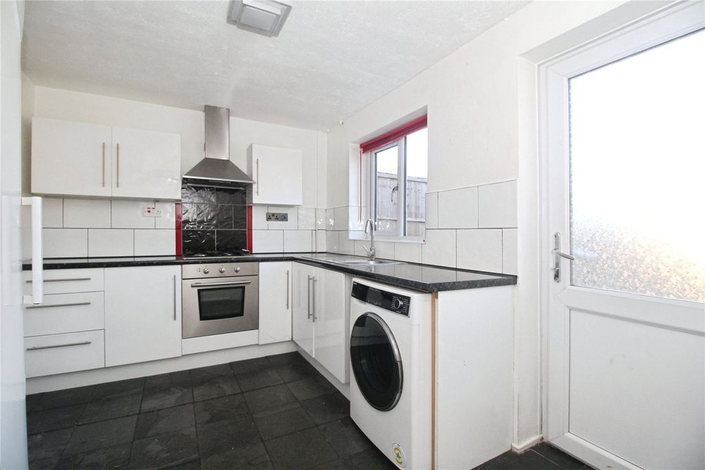 Property photo 2 of 7 Fitted Kitchen