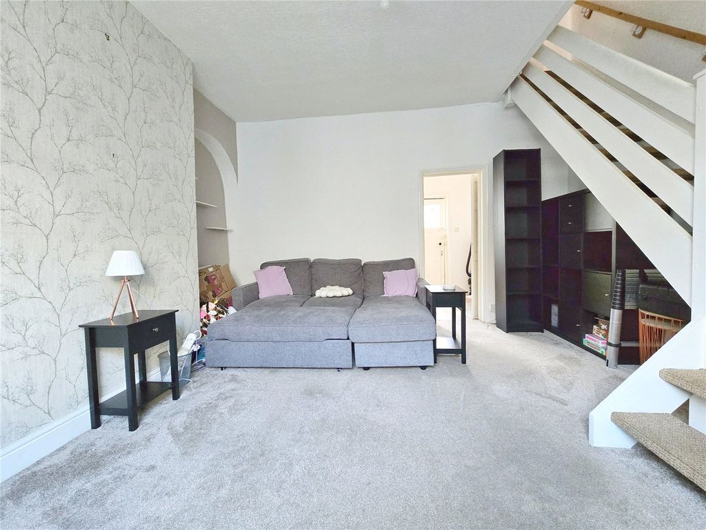 Property photo 3 of 14 Lounge