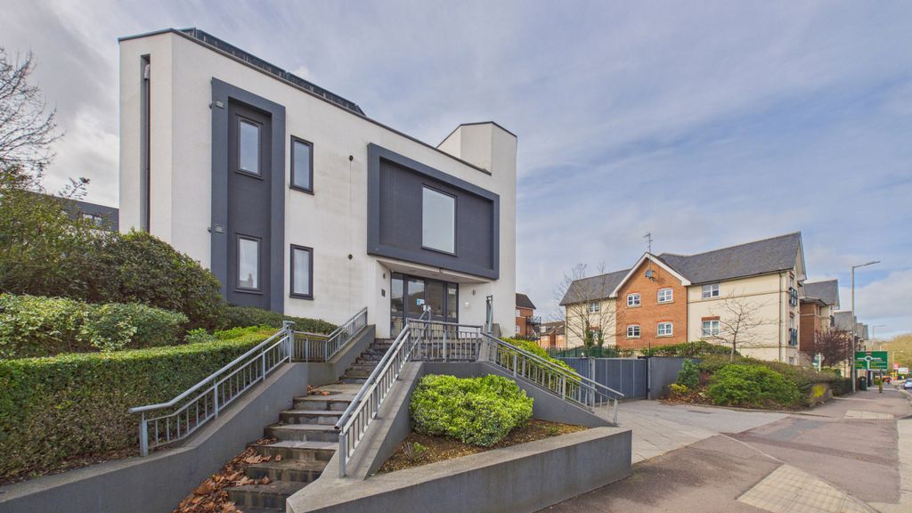 Property photo 1 of 21 Cam04968G0-Pr0104-Still023