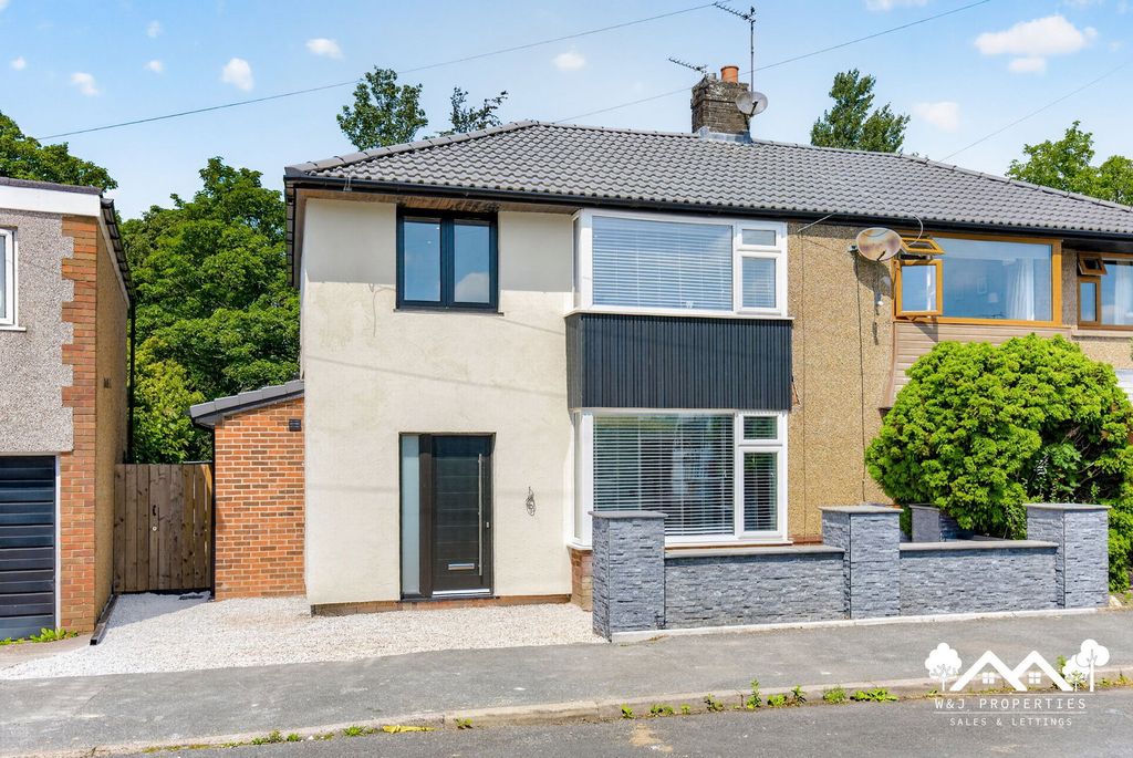 Property photo 1 of 32