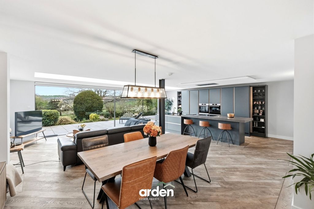 Property photo 2 of 25