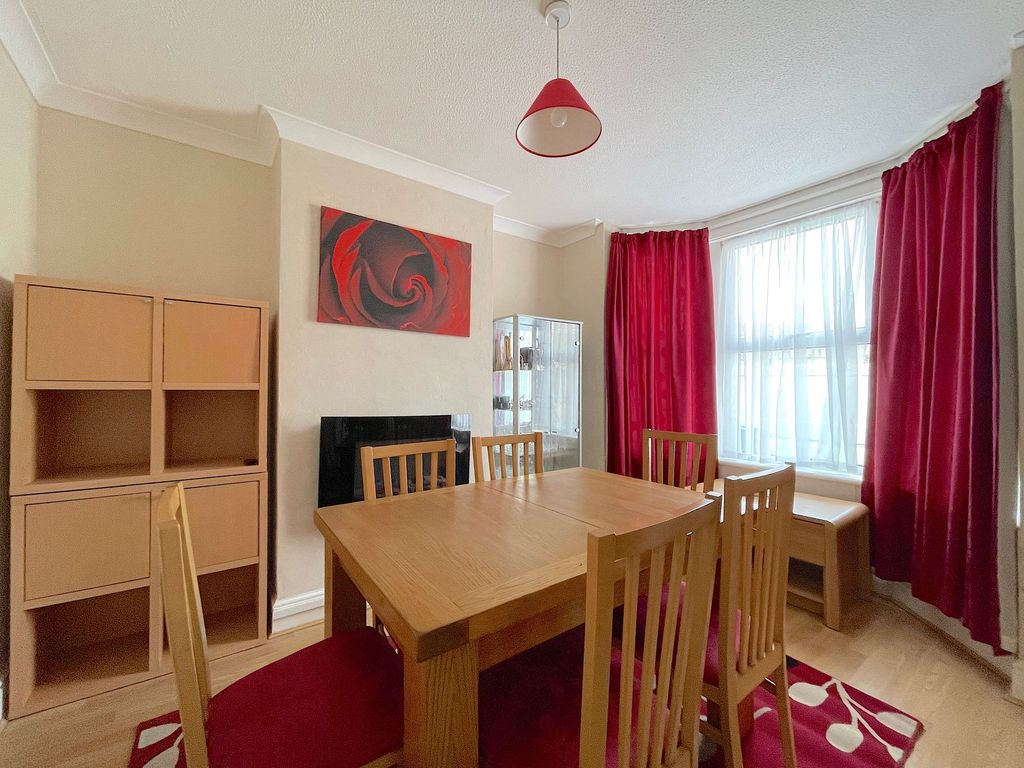Property photo 2 of 19 Dining Room (1)