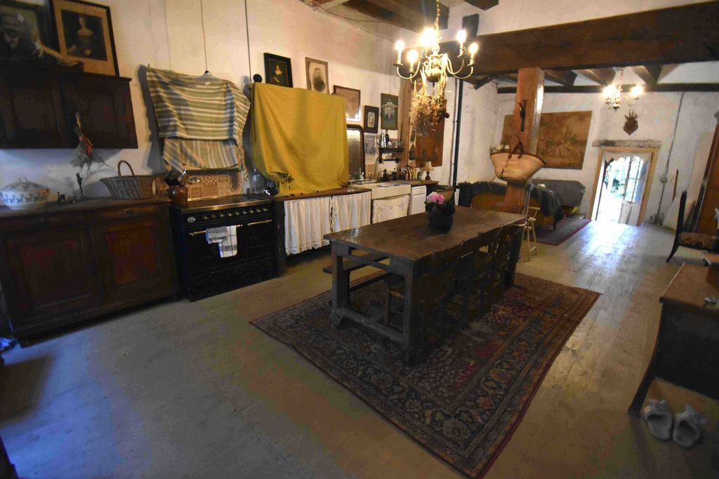 Property photo 3 of 27