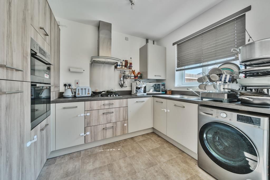 Property photo 3 of 18 Kitchen