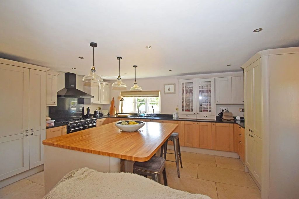 Property photo 2 of 32