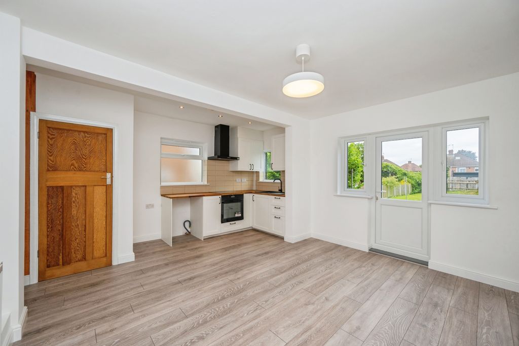 Property photo 3 of 19 Dining Kitchen