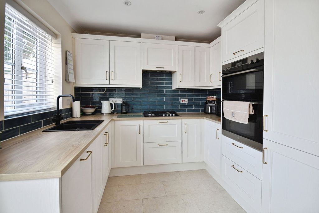 Property photo 3 of 19 Pbox-Img.Jpg