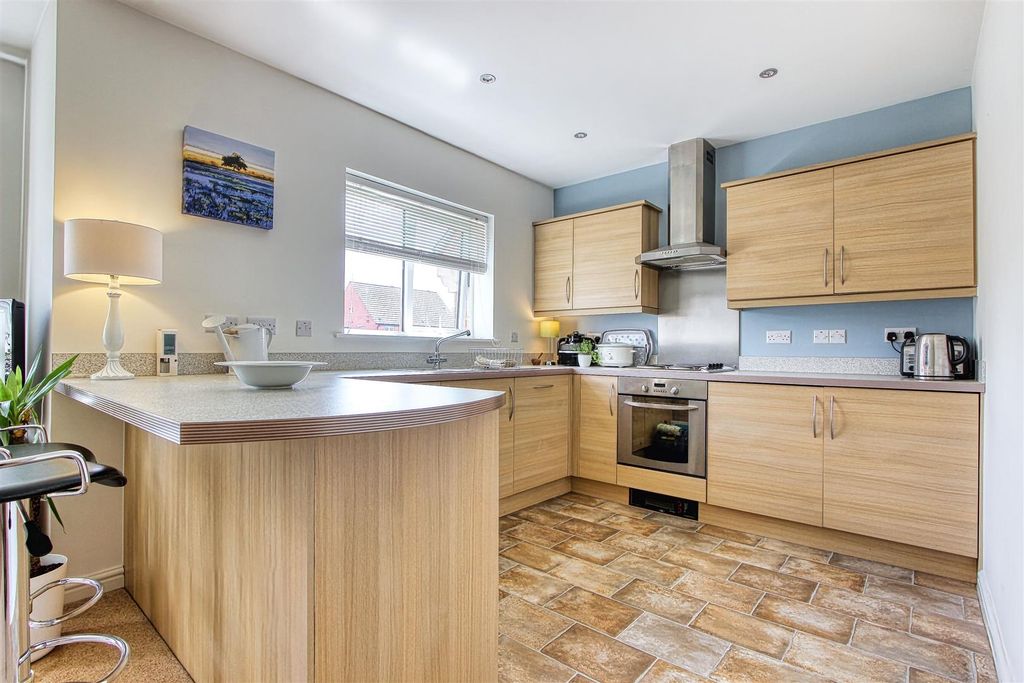 Property photo 3 of 23 Breakfast Kitchen