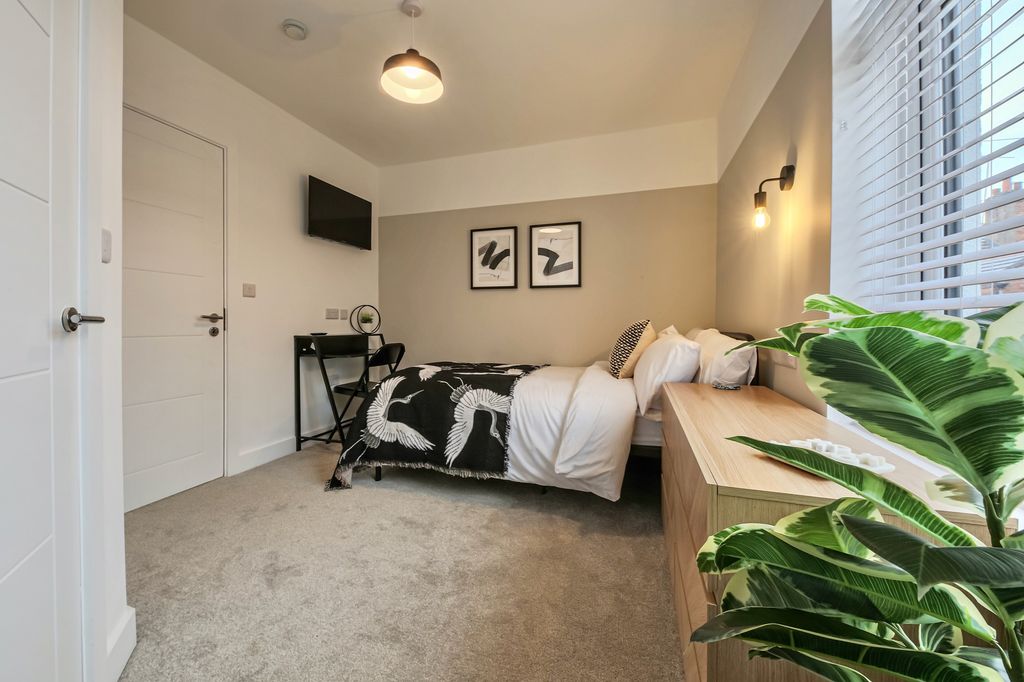 Property photo 2 of 8 Bedroom 4 (1)