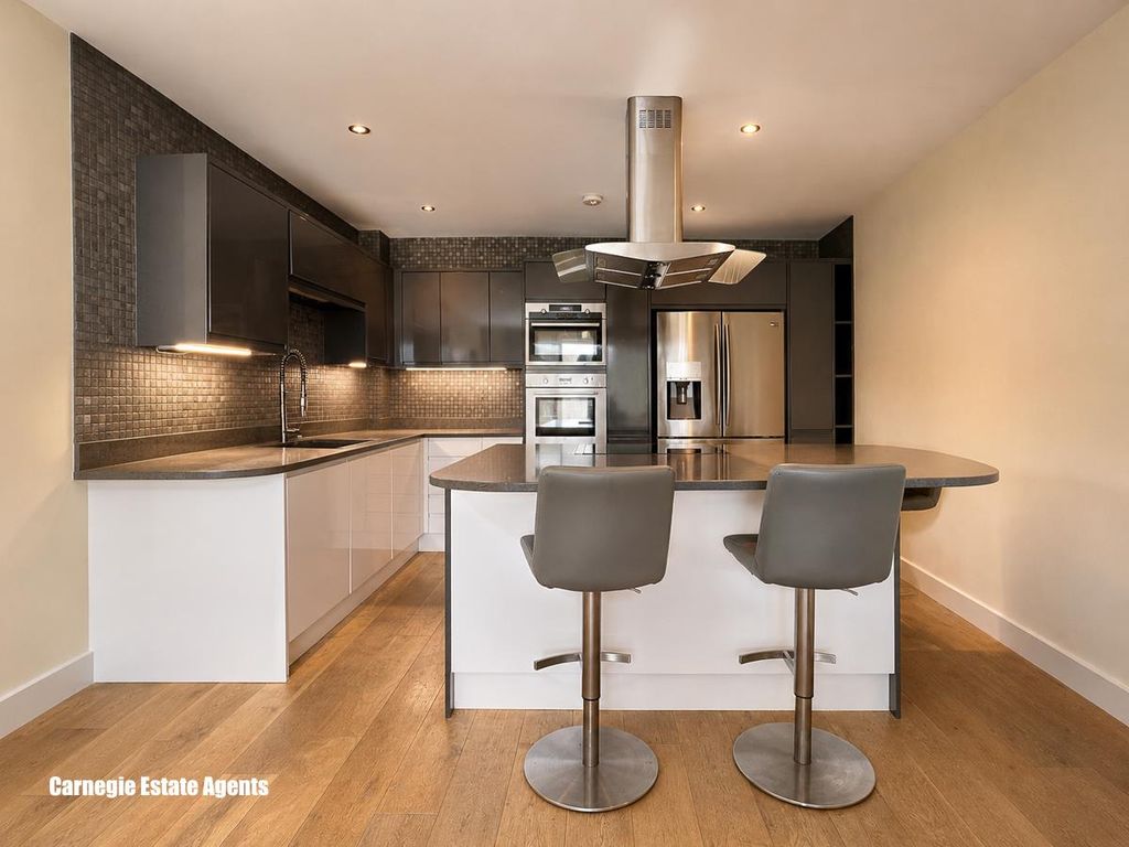 Property photo 3 of 16 Kitchen