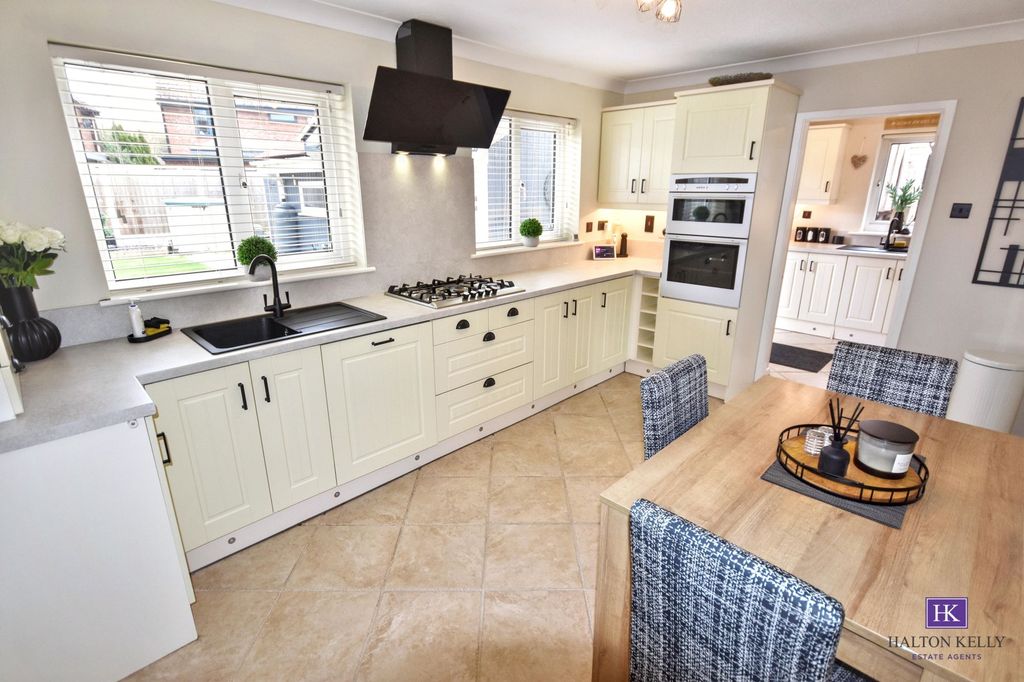 Property photo 3 of 31