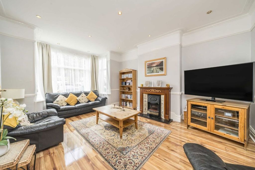 Property photo 2 of 10