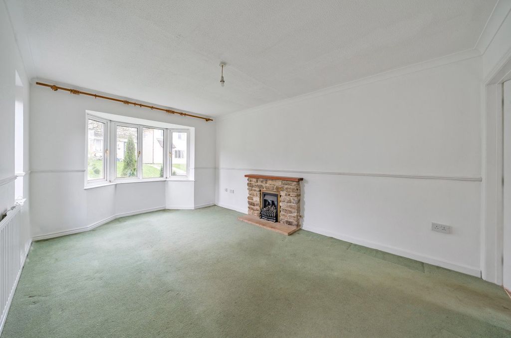 Property photo 3 of 14 Sitting Room