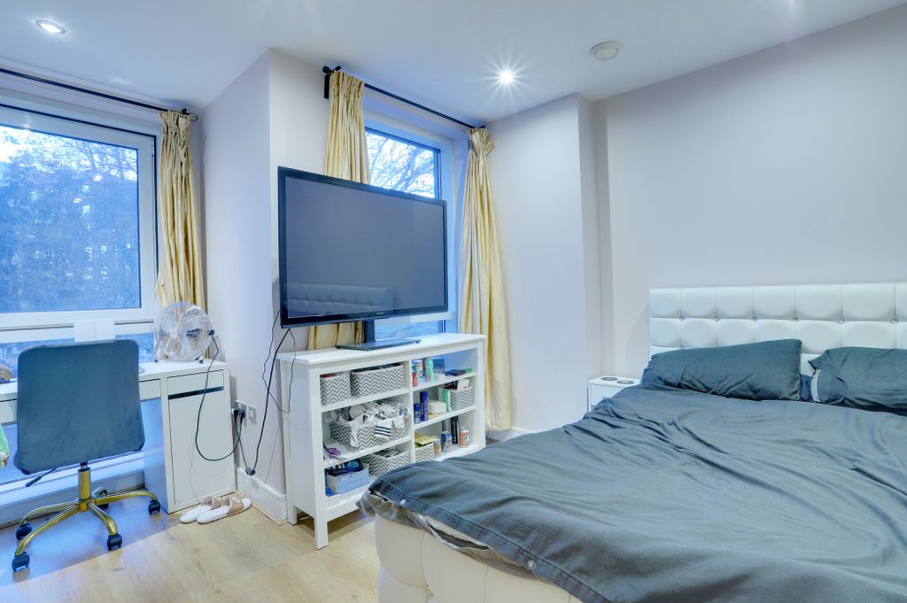 Property photo 3 of 6