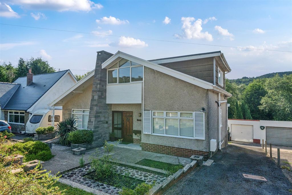 Property photo 1 of 28 1315998-30-6866A155Ed9Bb.Jpg