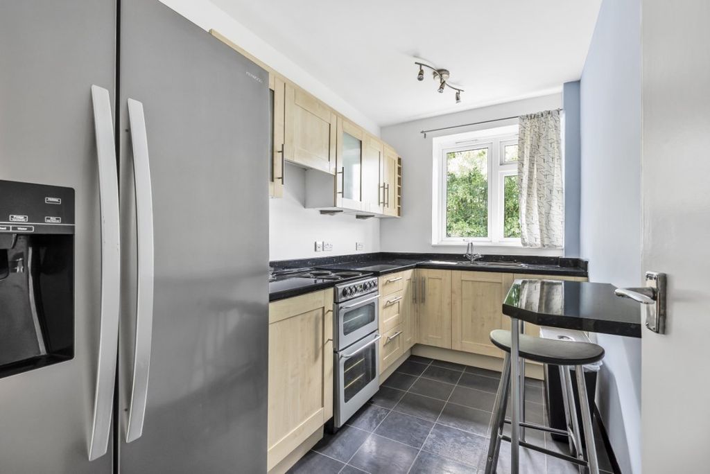 Property photo 2 of 8 875679 (4)