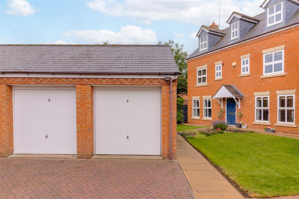 Property photo 1 of 42