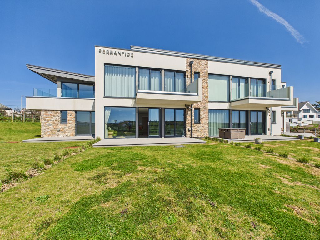 Property photo 2 of 18
