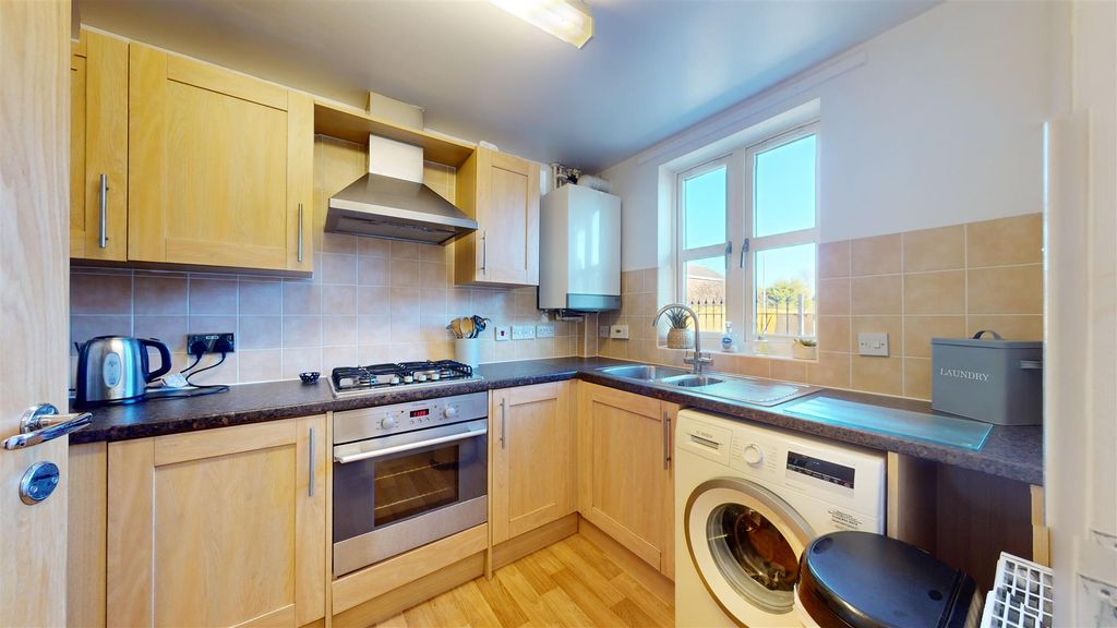 Property photo 3 of 9 Kitchen