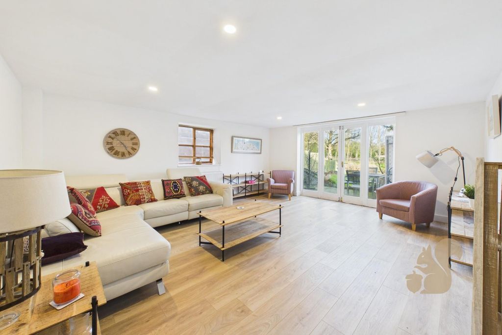 Property photo 2 of 18 Living Room