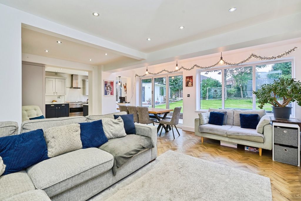 Property photo 3 of 25 Pbox-Img.Jpg