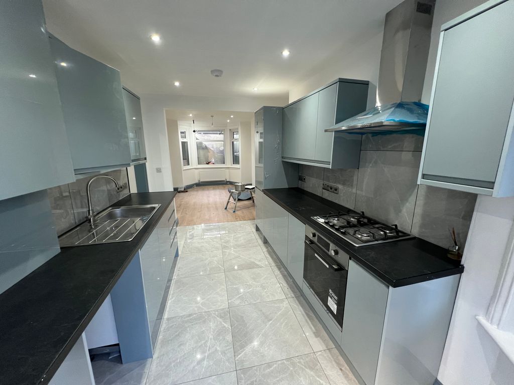 Property photo 2 of 9 Kitchen