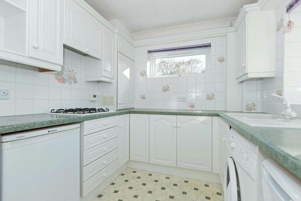 Property photo 3 of 10 Kitchen 2.Jpeg