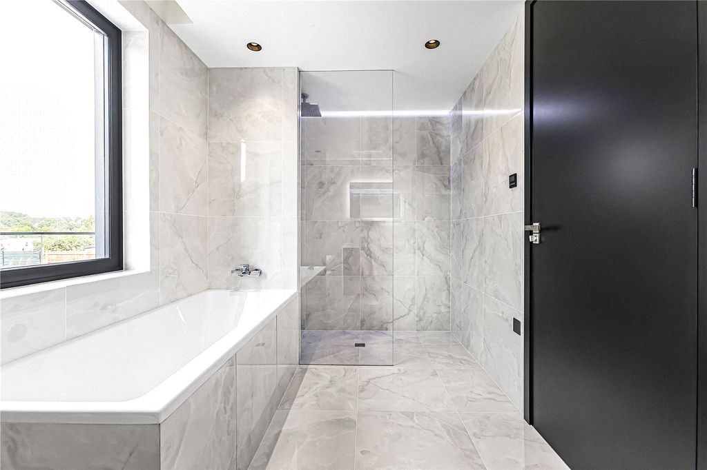 Additional image 33 of 6 bed detached house to rentRosebury Close, Goffs Oak, Waltham Cross, Hertfordshire EN7