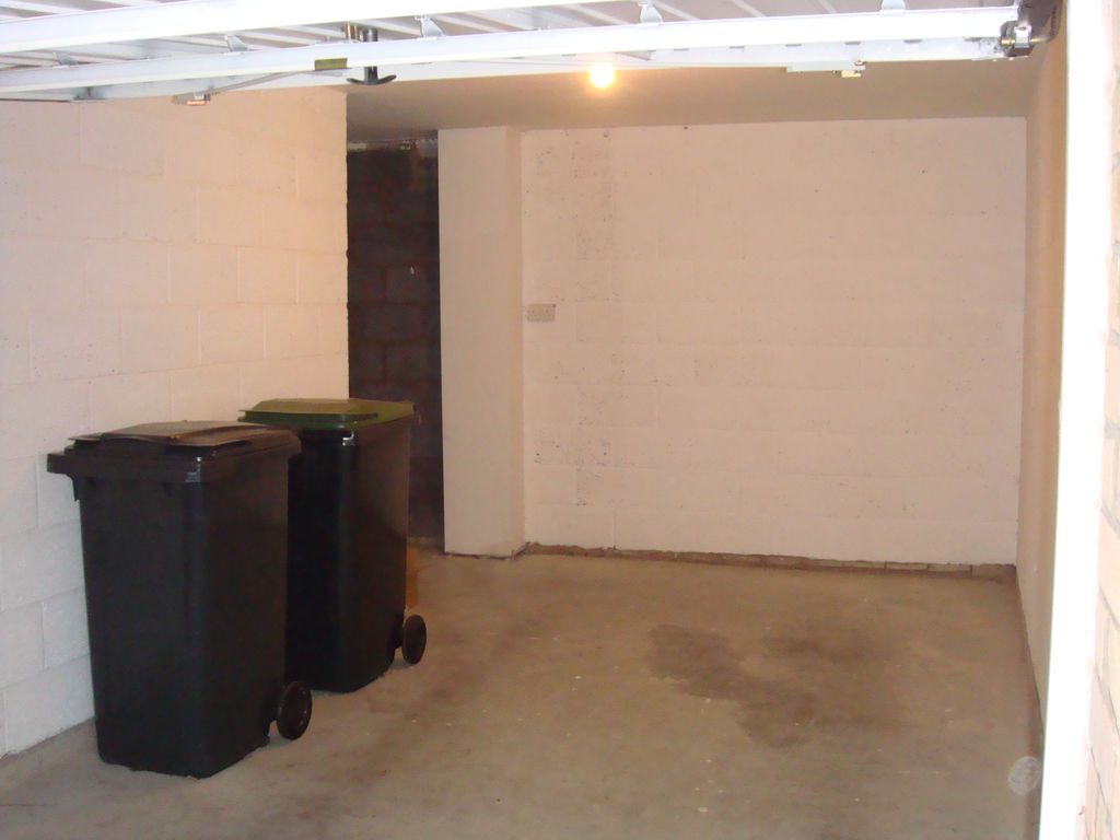 Property photo 3 of 3 Garage